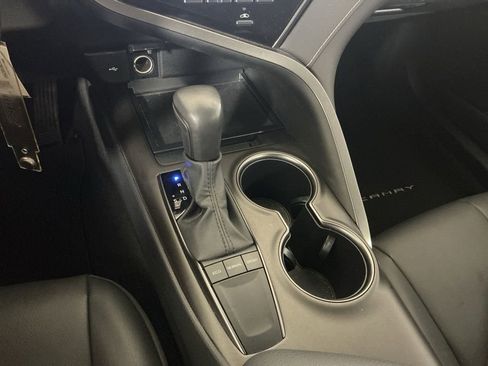 Used 2023 Toyota Camry SE image 14