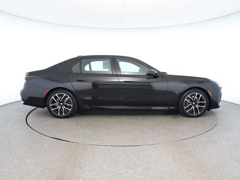Used 2024 BMW 740i image 6
