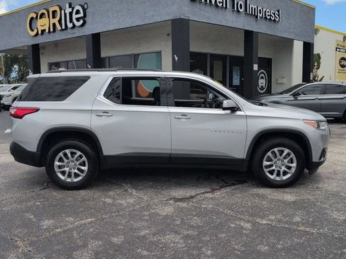 Used 2019 Chevrolet Traverse LT FWD image 4