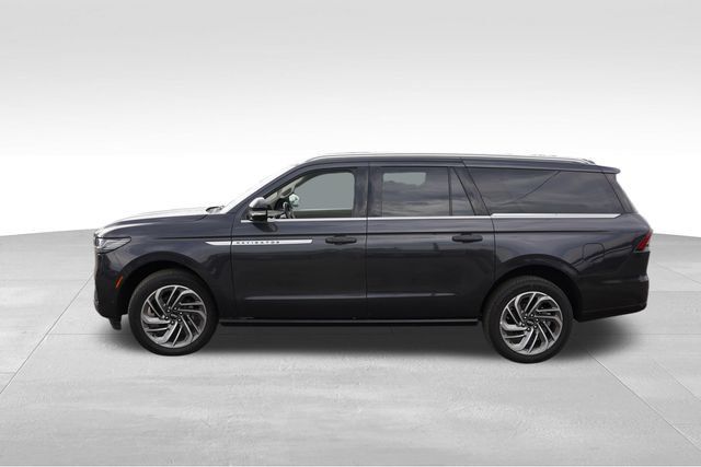 Used 2025 Lincoln Navigator L Reserve AWD/4WD image 9