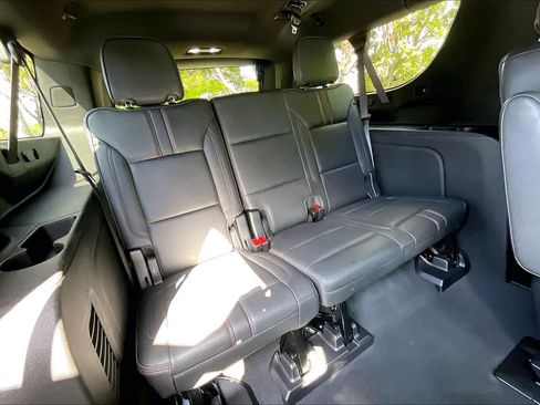 Used 2022 Chevrolet Suburban RST w/ Luxury Package image 28