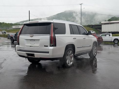 Used 2016 Cadillac Escalade Premium RWD image 5
