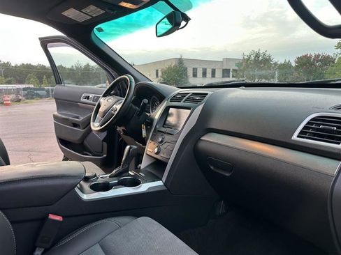 Used 2015 Ford Explorer XLT w/ Equipment Group 202B image 41
