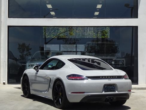 Used 2021 Porsche 718 Cayman RWD image 4