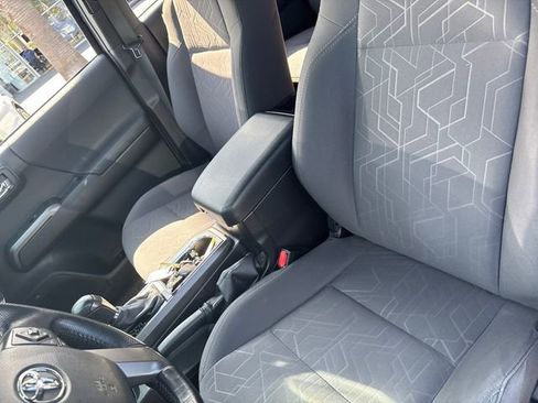 Used 2016 Toyota Tacoma TRD Sport image 7