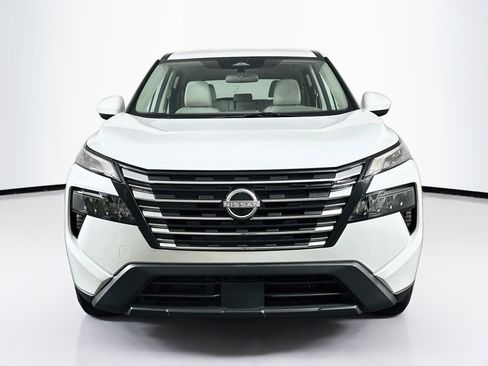 Used 2025 Nissan Rogue SV FWD image 2