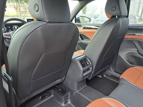 Used 2025 Volkswagen Tiguan SEL R-Line image 21