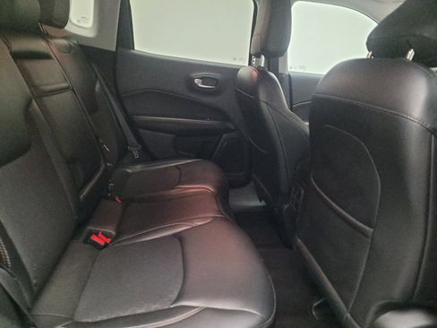 Used 2018 Jeep Compass Latitude FWD image 19
