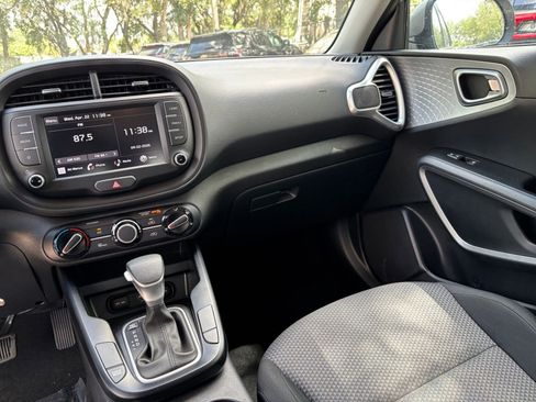 Used 2025 Kia Soul LX w/ LX Technology Package FWD image 33