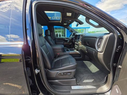 Used 2022 Chevrolet Silverado 1500 High Country w/ Technology Package AWD/4WD image 16