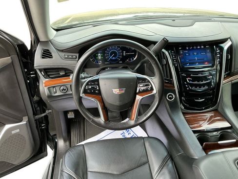 Used 2019 Cadillac Escalade Luxury image 12