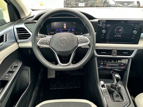 New 2026 Volkswagen Taos SE FWD image 22