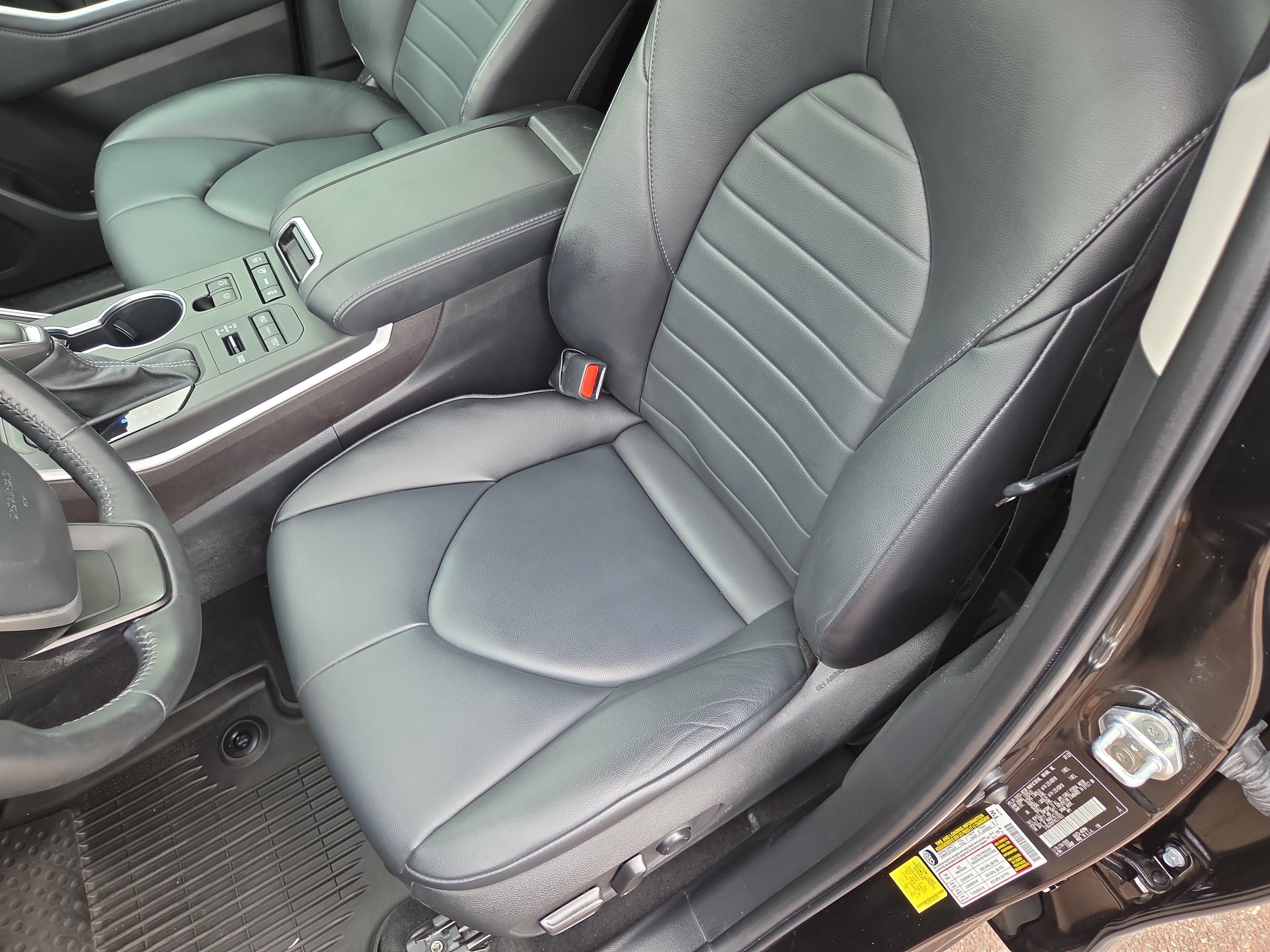 Used 2022 Toyota Highlander XLE AWD/4WD image 13