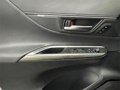 Used 2024 Toyota Venza Limited image 11
