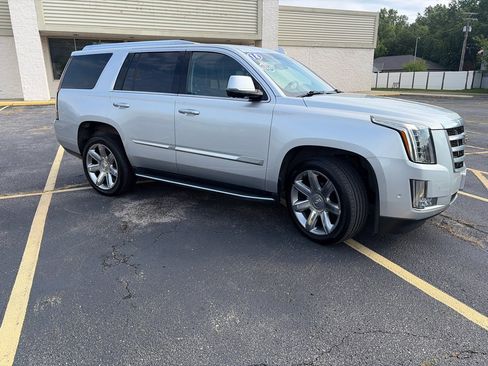 Used 2018 Cadillac Escalade Luxury AWD/4WD image 13