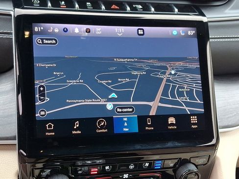 Used 2023 Jeep Grand Cherokee Limited w/ Luxury Tech Group II AWD/4WD image 18