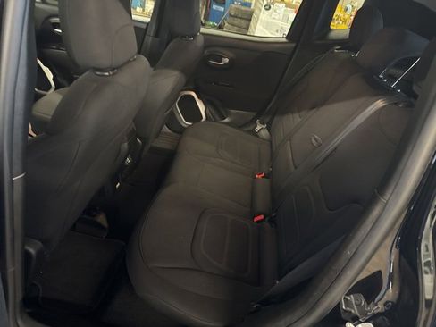 Used 2018 Jeep Renegade Latitude w/ Popular Equipment Group image 22