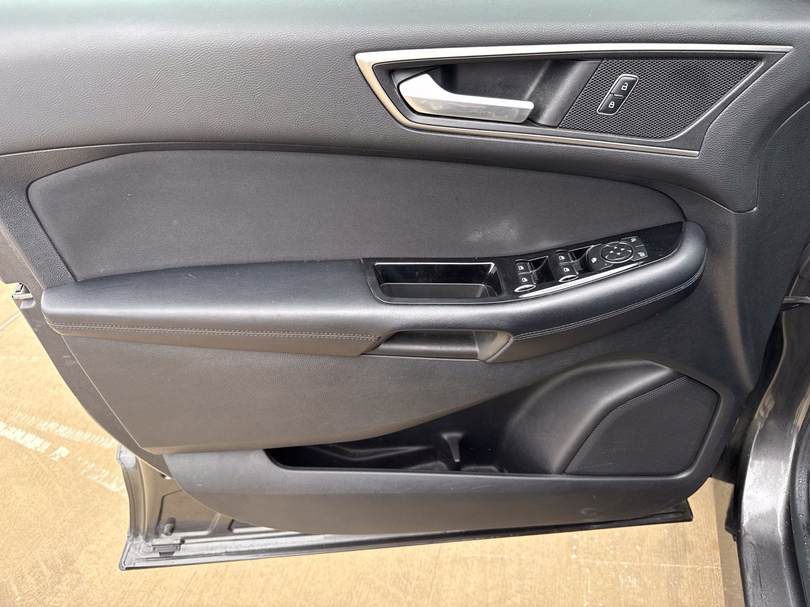 Used 2016 Ford Edge SEL FWD image 9