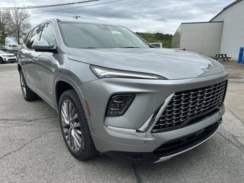 Used 2025 Buick Enclave Avenir AWD/4WD image 11