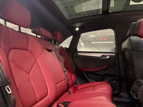 Used 2026 Porsche Macan AWD/4WD image 27