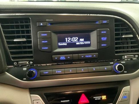 Used 2018 Hyundai Elantra SE FWD image 17