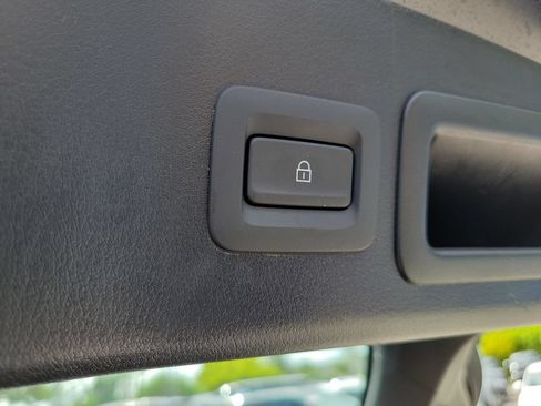 Used 2024 MAZDA MAZDA3 s FWD image 12