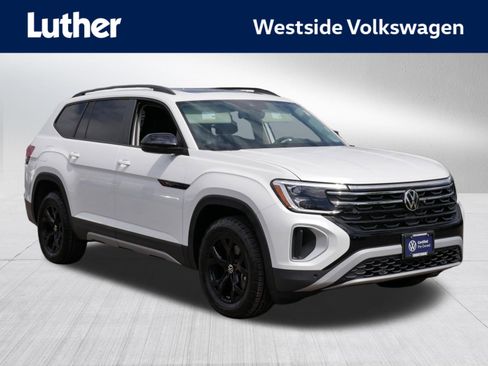 Certified 2026 Volkswagen Atlas Peak Edition AWD/4WD image 1