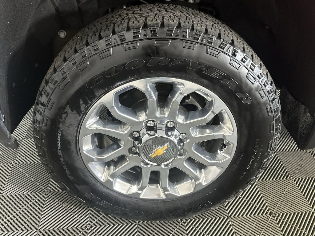 Used 2025 Chevrolet Silverado 3500 LTZ w/ LTZ Premium Package AWD/4WD image 35
