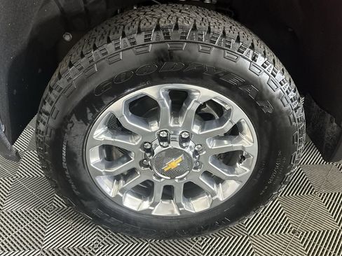 Used 2025 Chevrolet Silverado 3500 LTZ w/ LTZ Premium Package AWD/4WD image 35