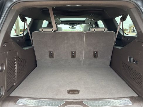 Used 2022 Chevrolet Suburban Z71 w/ Luxury Package image 14