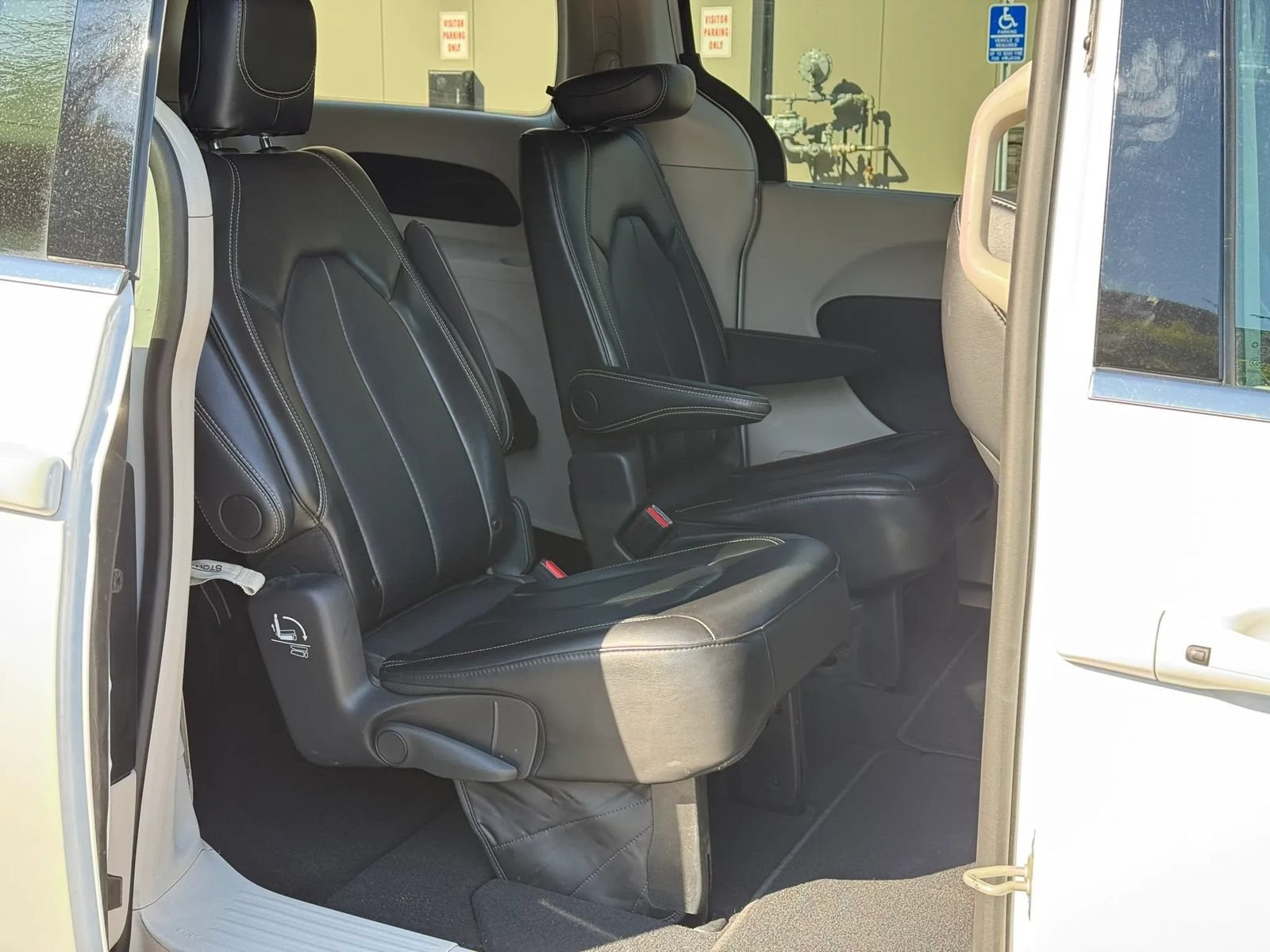 Used 2024 Chrysler Pacifica Touring-L FWD image 14