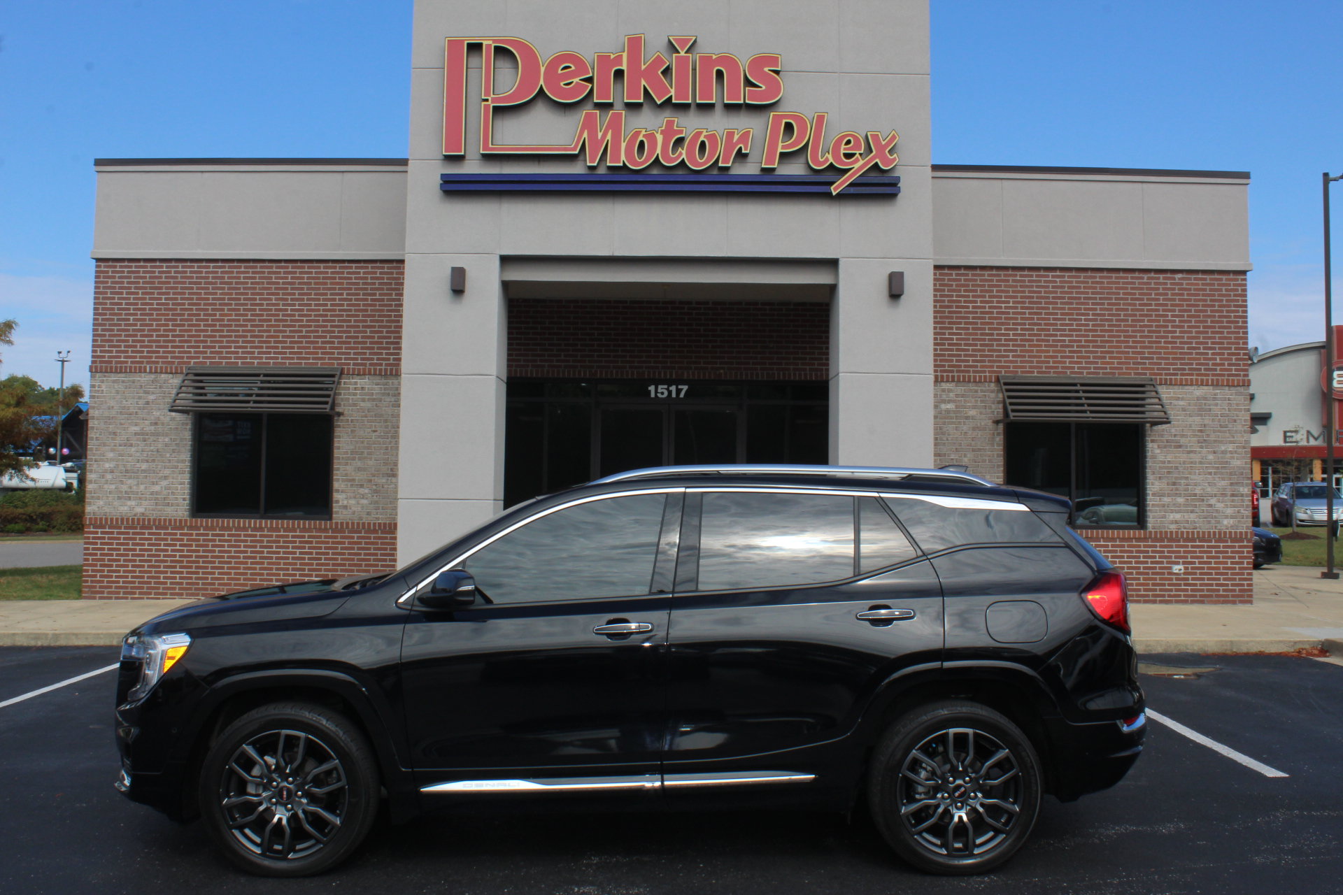 Used 2023 GMC Terrain Denali w/ Black Diamond Edition AWD/4WD image 9