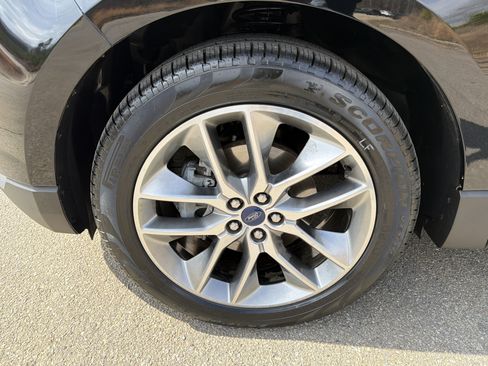 Used 2018 Ford Edge Titanium w/ Equipment Group 301A image 11