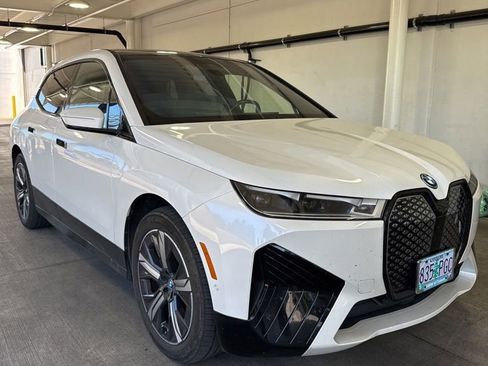 Used 2024 BMW iX xDrive50 w/ Premium Package AWD/4WD image 3