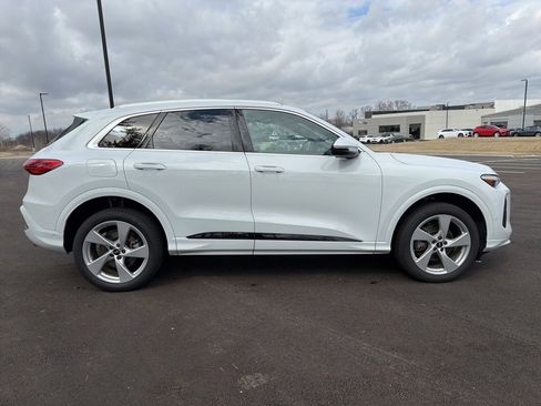 Certified 2025 Audi Q5 2.0T Premium Plus w/ Premium Plus image 6