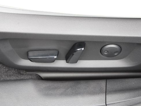 New 2025 Mitsubishi Outlander SE image 17