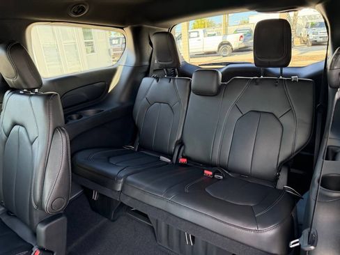 New 2026 Chrysler Pacifica Select FWD image 27