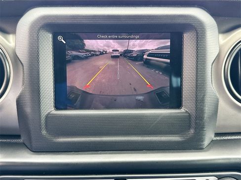 Used 2021 Jeep Gladiator Sport image 14