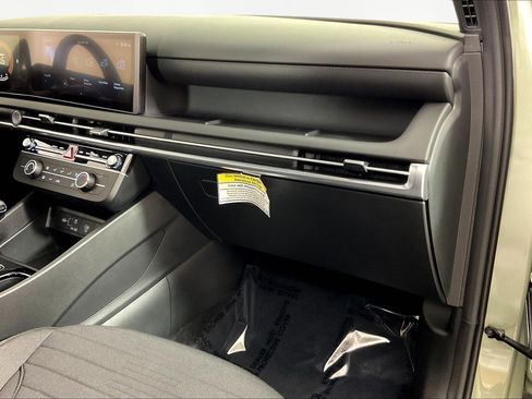 Certified 2025 Hyundai Santa Cruz SE FWD image 26
