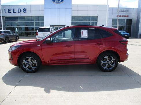 Used 2024 Ford Escape ST-Line w/ Tech Pack #1 AWD/4WD image 3