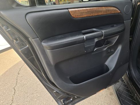 Used 2008 Nissan Armada LE w/ Technology Pkg image 19