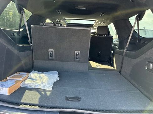 Used 2025 Cadillac Escalade ESV V AWD/4WD image 18