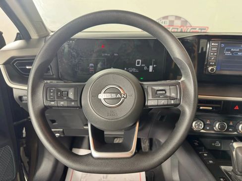 Used 2025 Nissan Kicks S AWD/4WD image 13