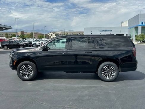 Certified 2025 Chevrolet Suburban Z71 AWD/4WD image 2