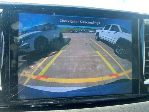 Used 2025 Chrysler Pacifica Select FWD image 9