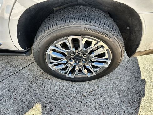 Used 2024 GMC Yukon Denali Ultimate image 12