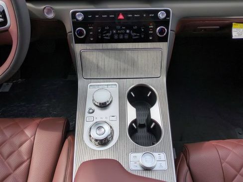 Certified 2025 Genesis GV80 3.5T Prestige AWD/4WD image 17