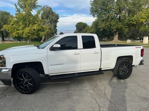 Used 2017 Chevrolet Silverado 1500 LT w/ All Star Edition AWD/4WD image 9