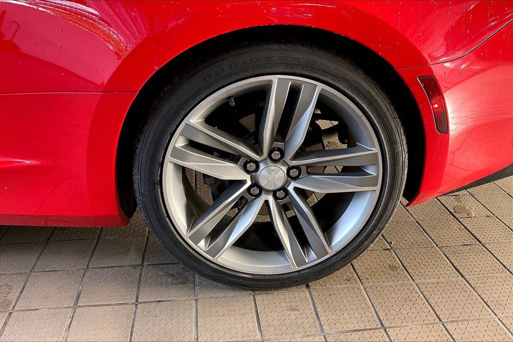 Used 2018 Chevrolet Camaro LT RWD image 30