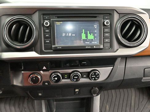 Used 2017 Toyota Tacoma SR5 w/ Tow Package AWD/4WD image 19